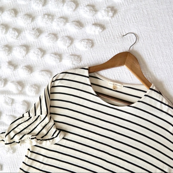 Stevie Hender Tops - 4/$25 Stevie Hender Striped Top w/ Ruffle Sleeves!